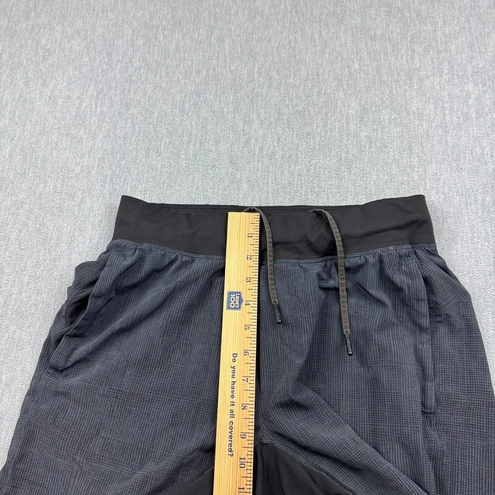 Lululemon Shorts Men Small Gray T.H.E. Running Workout Logo Gym Stretch Training